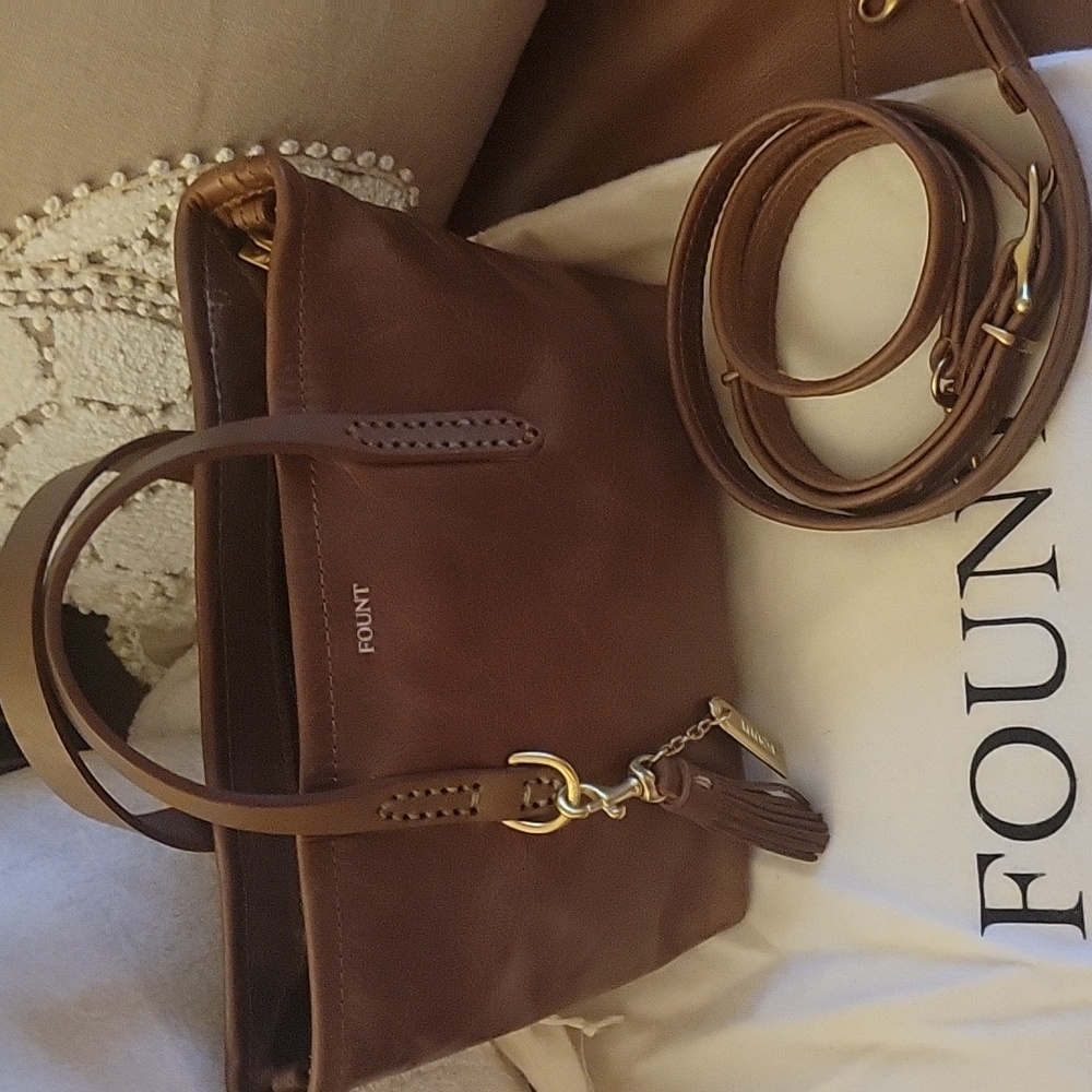 New Never Worn FOUNT Bellfield Crossbody in Hazlenut